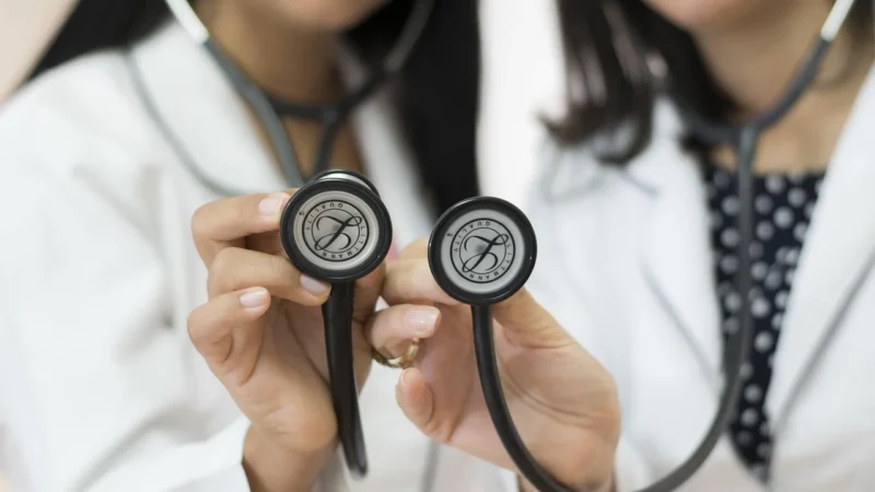 Echipa noastră de medici: Experiența și dedicarea