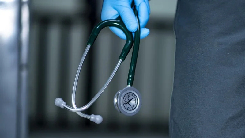 Experiența doctorilor polonezi în sistemul medical din Marea Britanie