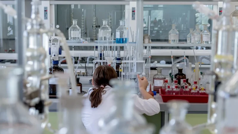 Nowoczesny sprzęt laboratoryjny: Kluczowe narzędzia w badaniach naukowych