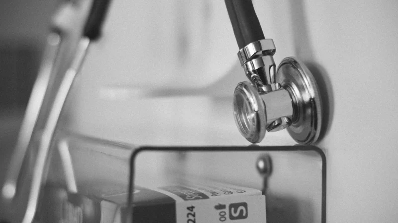 Provocările și succesele doctorilor polonezi în practica medicală din UK