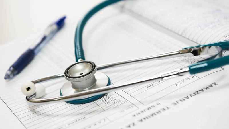 Sprijinul Medical Polonez în Contextul Global: Comparatii și Contraste